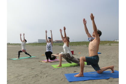 ビーチヨガ