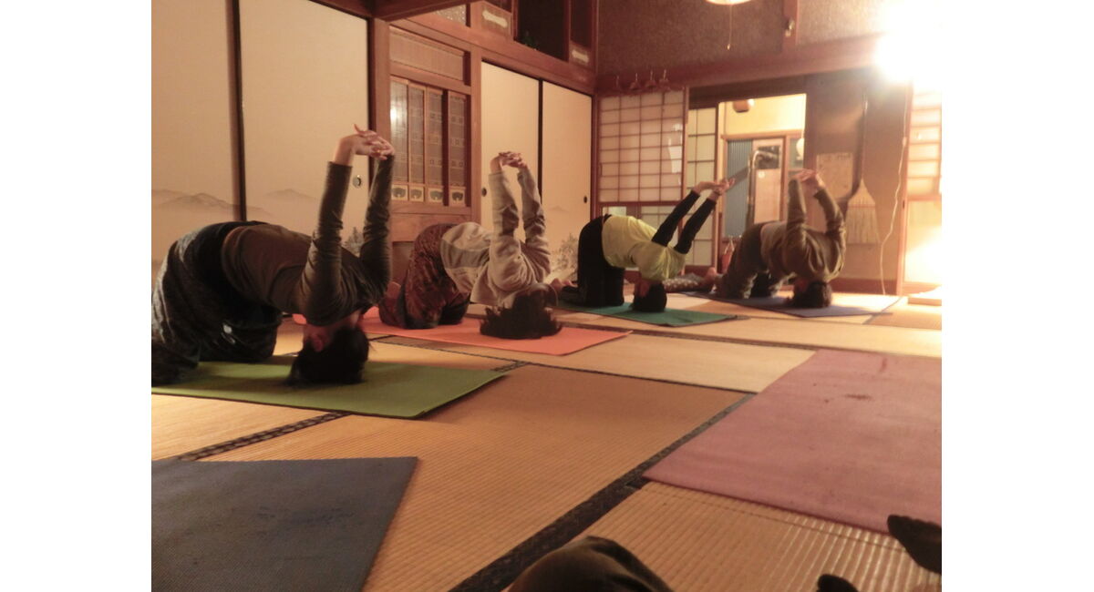 古民家でヨガ